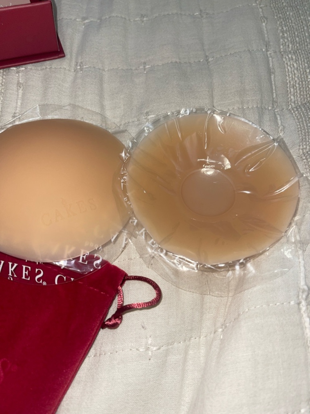 CAKES Body Nude Adhesive Silicone Nipple Covers - Reusable Comfort - Picture 3 of 4